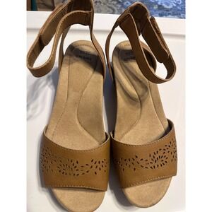 Earth Origins Brown Ankle Strap Wedge Sandals Laser‎ Cut Detail Size 11